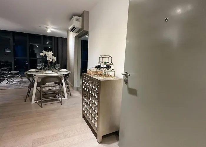 Apartment New Modern Luxurious 1 Bedroom With Wifi And Netflix Manila
